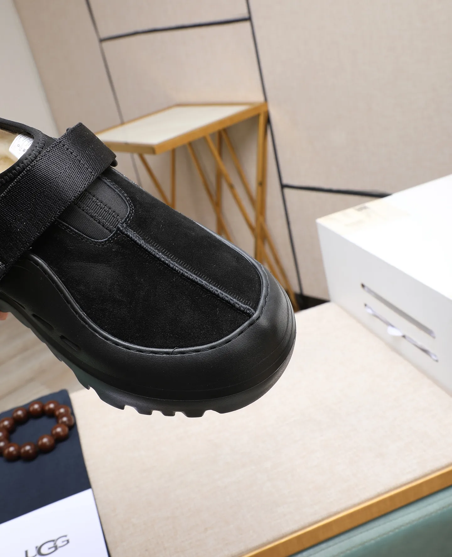 Men's men's shoes 💰580 (full genuine wool lining, 10% off for fake ones) Please note the quality of the original order and compare the thickness of the wool 🏮🏮 Popular UGG from Australia's warm luxury brand men's shoes, the official website is synchronized, Beckham men's style..., made of imported top-layer waxed cowhide, waxed toe cap, Australian real wool velvet lining Carefully sewn...Imported rubber Martin boots outsole (comfortable, soft, wear-resistant) The quality is really great...Exquisite workmanship, you won't be able to put it down at first sight, size 39-44 (customized in 45)